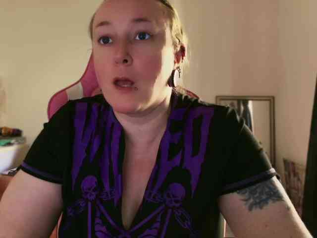NylonQueen webcam