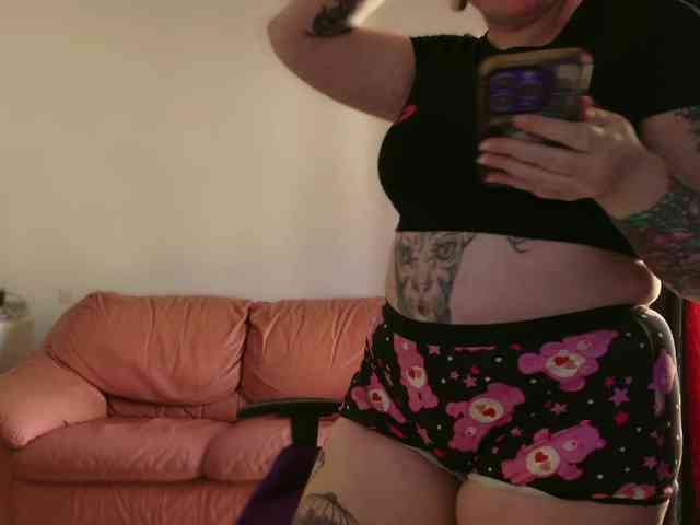 NylonQueen webcam