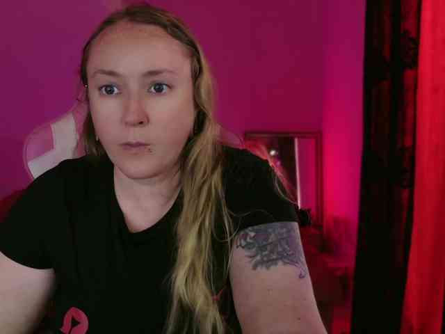 NylonQueen webcam