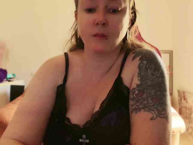 NylonQueen webcam