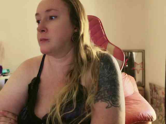 NylonQueen webcam