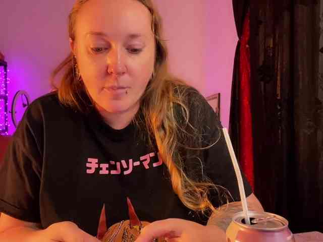 NylonQueen webcam