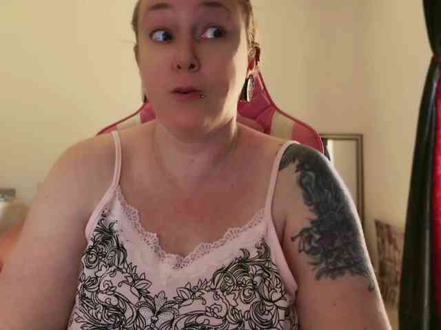 NylonQueen webcam
