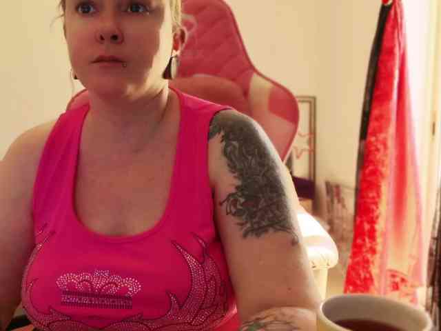 NylonQueen webcam