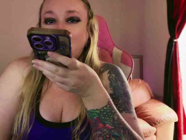 NylonQueen webcam