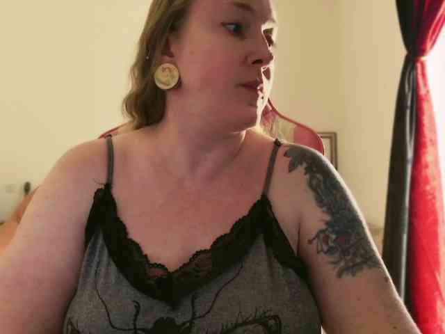 NylonQueen webcam