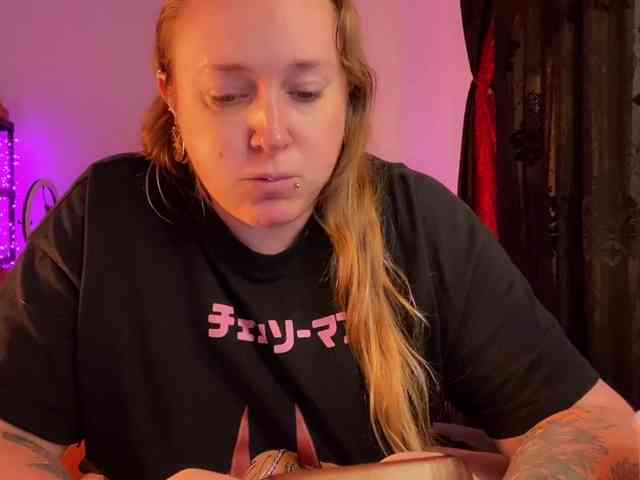 NylonQueen webcam