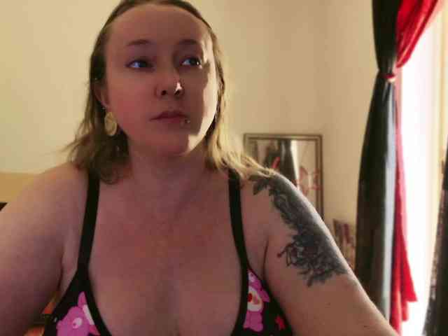 NylonQueen webcam