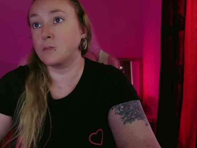 NylonQueen webcam