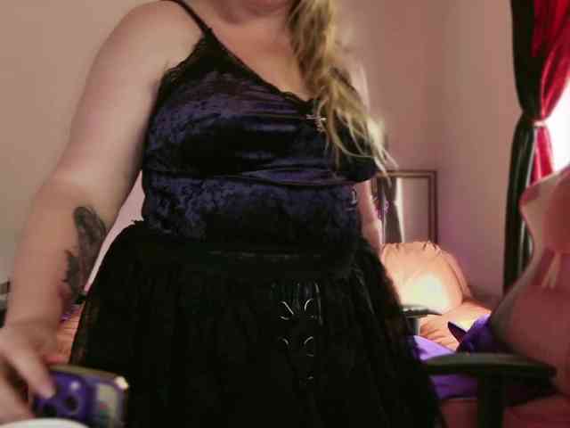 NylonQueen webcam