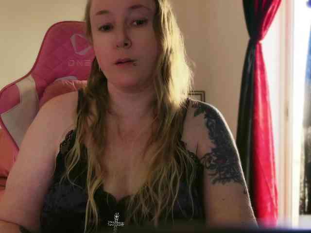 NylonQueen webcam