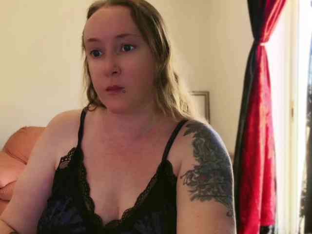 NylonQueen webcam