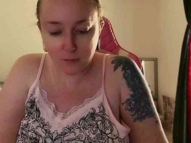 NylonQueen webcam