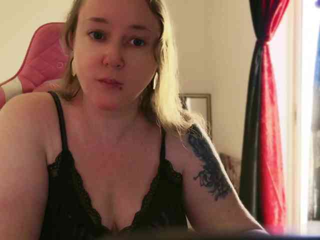 NylonQueen webcam
