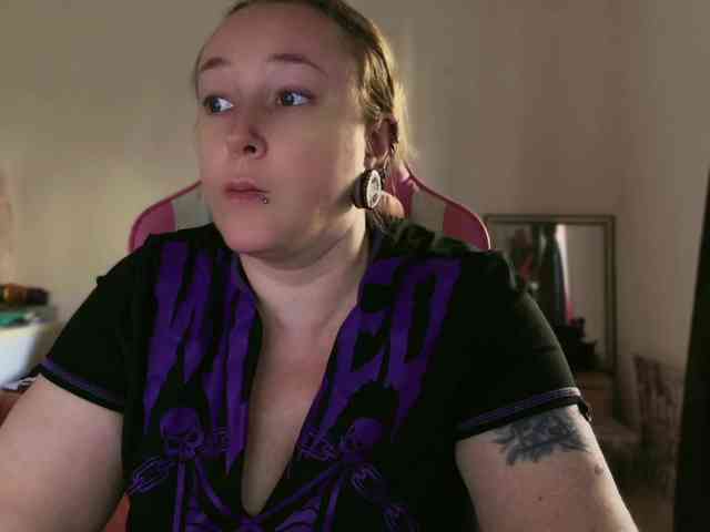 NylonQueen webcam