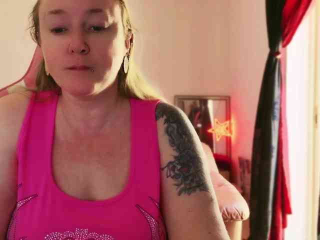 NylonQueen webcam