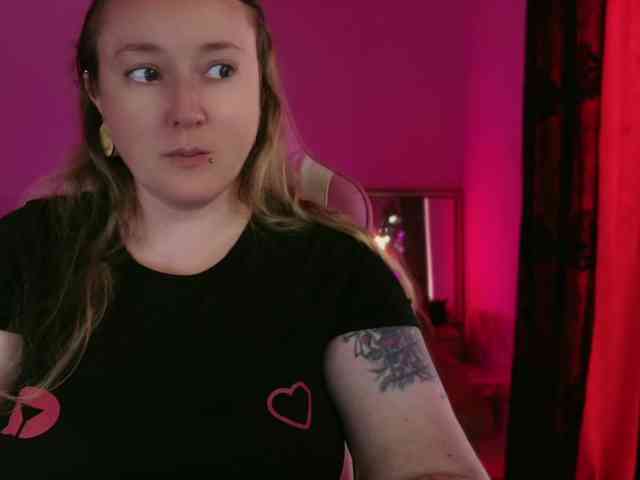 NylonQueen webcam