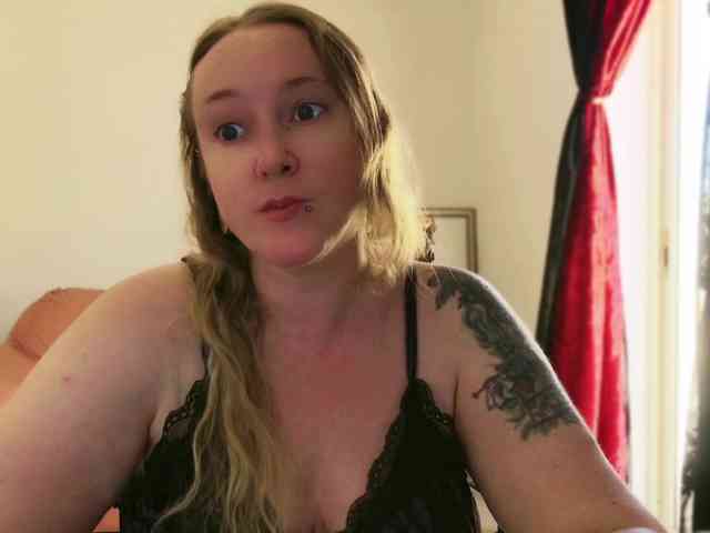 NylonQueen webcam