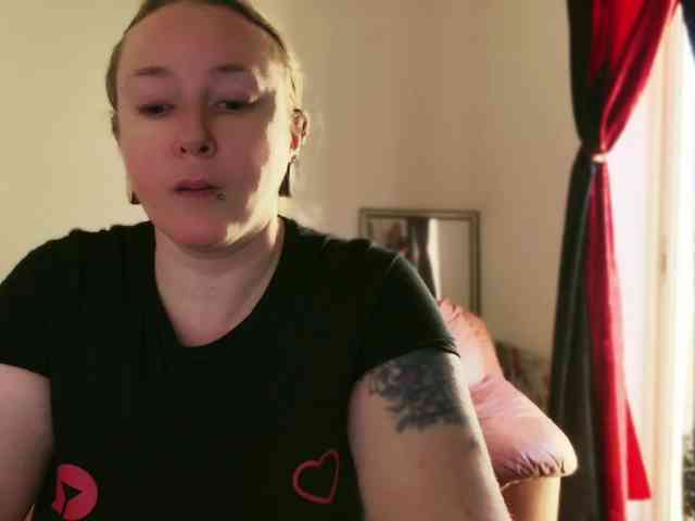 NylonQueen webcam