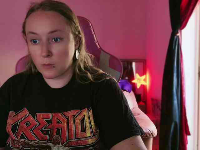 NylonQueen webcam