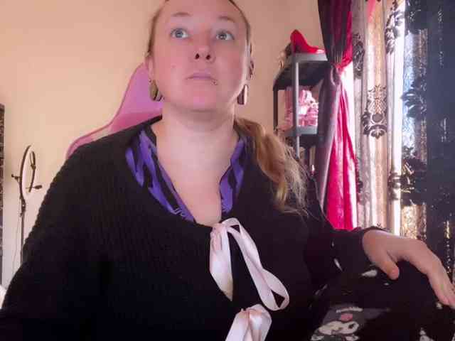 NylonQueen webcam