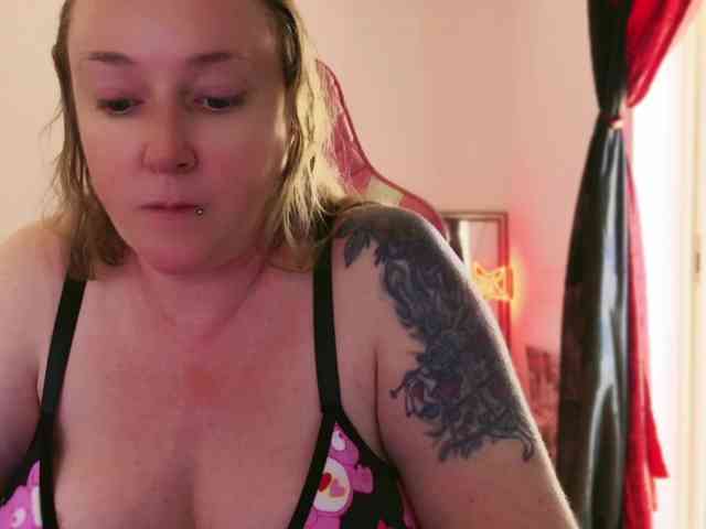 NylonQueen webcam