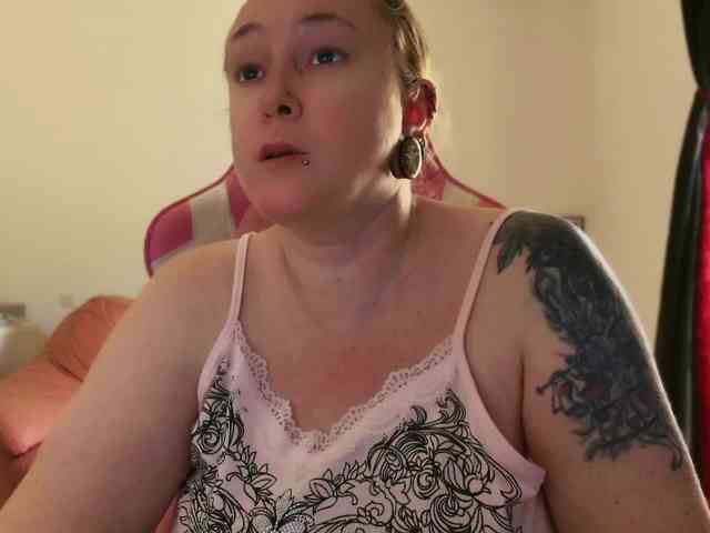 NylonQueen webcam