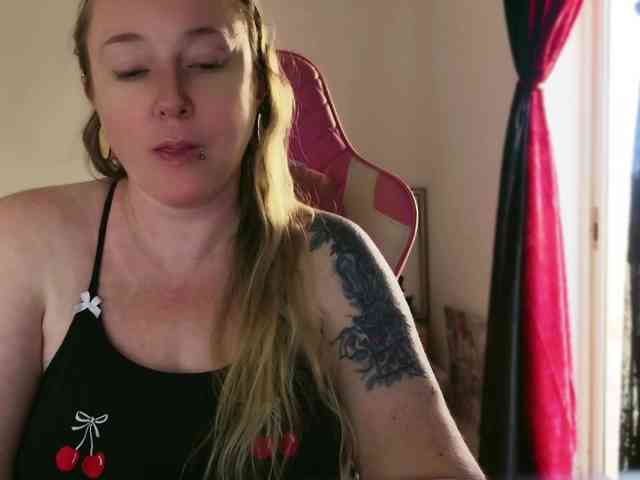 chat room adult NylonQueen