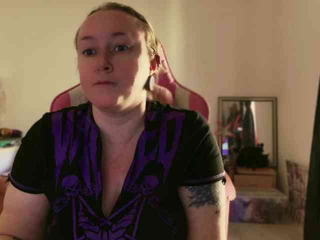 NylonQueen webcam
