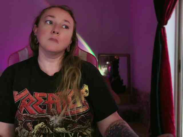 NylonQueen webcam