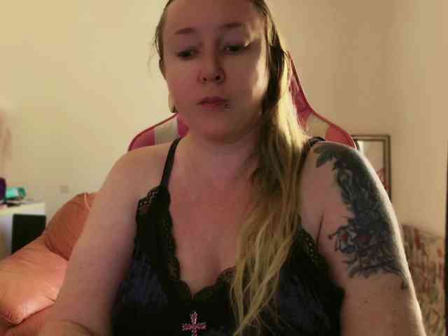 NylonQueen webcam