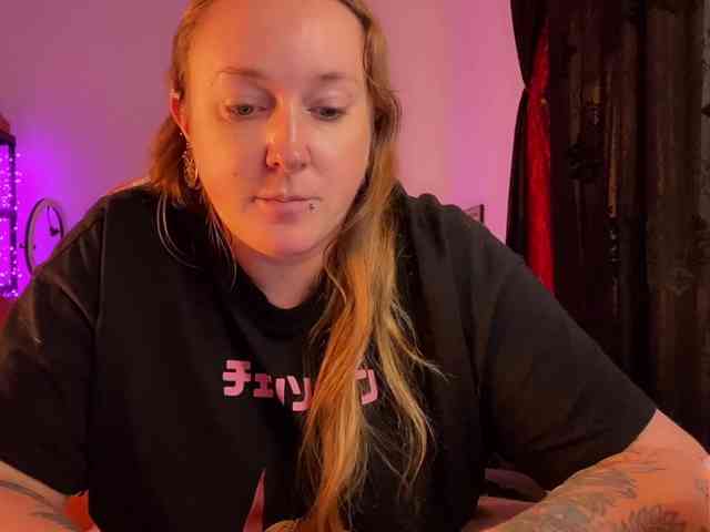 NylonQueen webcam