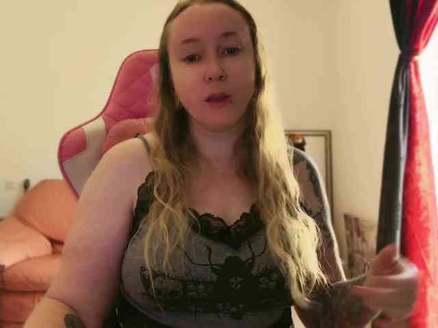 NylonQueen webcam