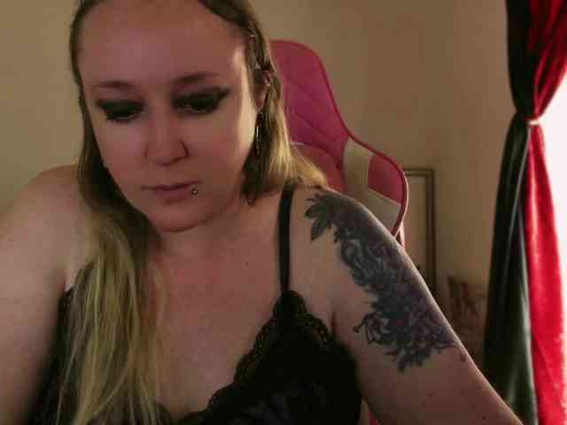 NylonQueen webcam