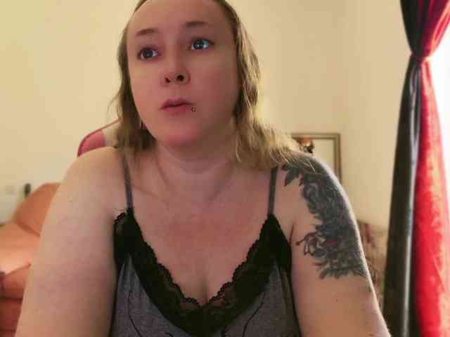 NylonQueen webcam