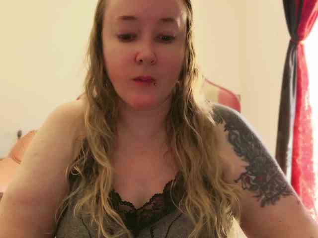NylonQueen webcam