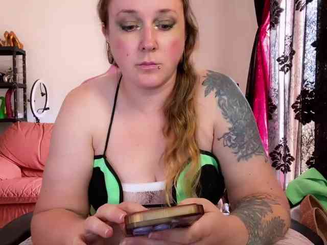 NylonQueen webcam