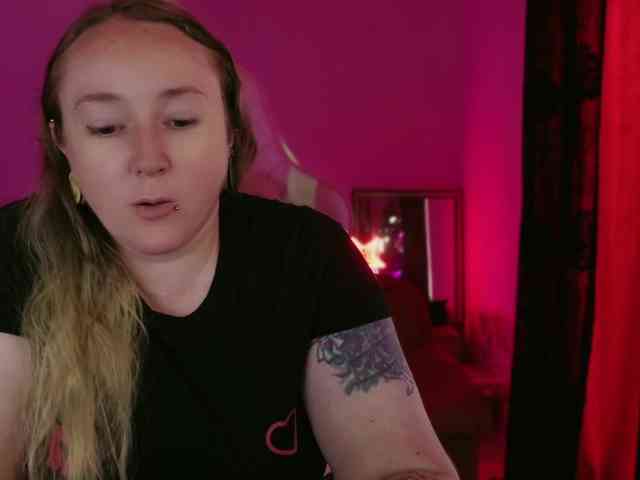 NylonQueen webcam