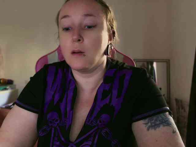 NylonQueen webcam