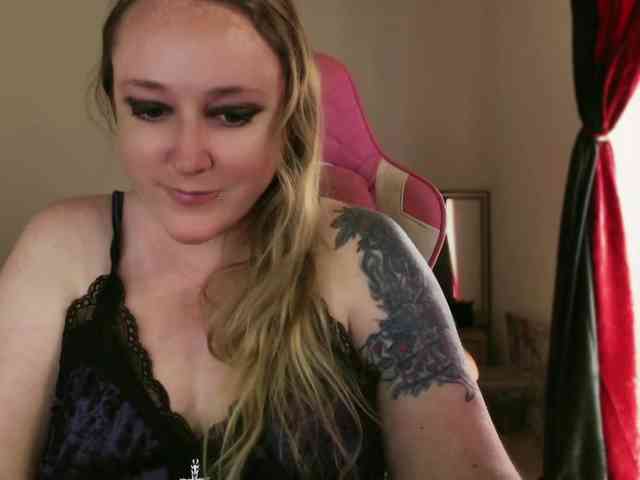 NylonQueen webcam