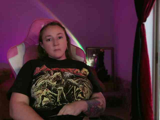 NylonQueen webcam