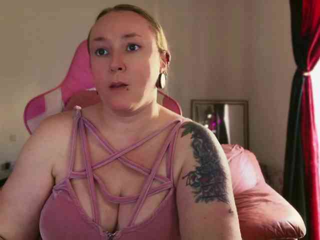 NylonQueen webcam