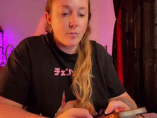 NylonQueen webcam