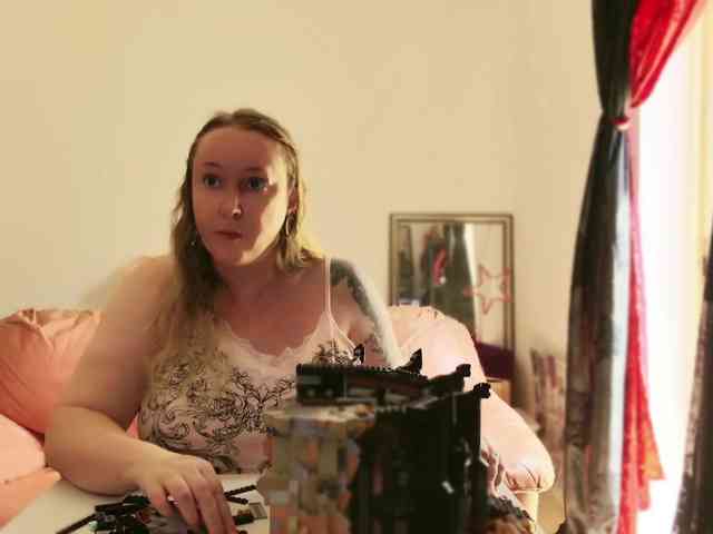 NylonQueen webcam