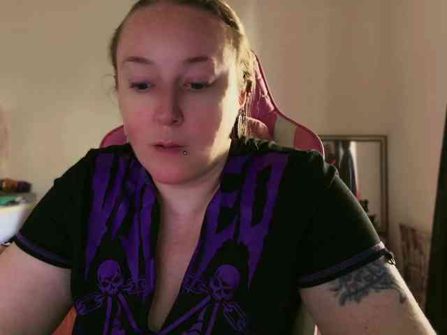 NylonQueen webcam