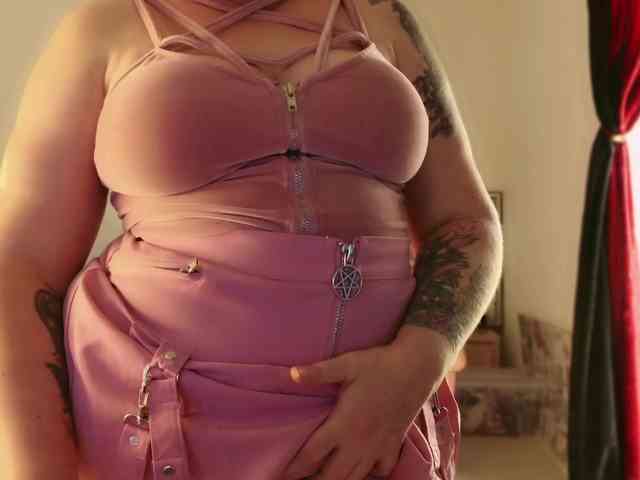 NylonQueen webcam