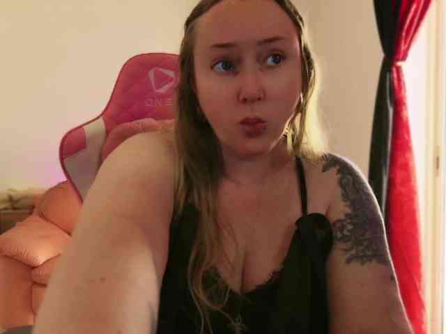 NylonQueen webcam