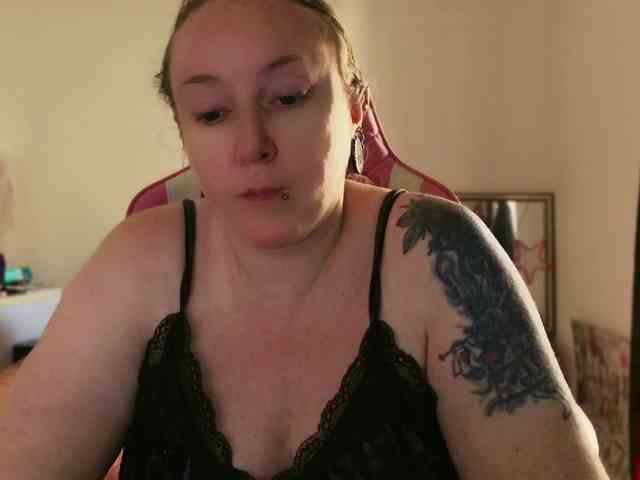 NylonQueen webcam
