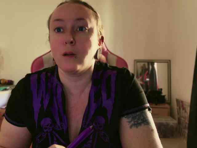 NylonQueen webcam
