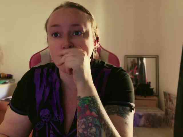 NylonQueen webcam